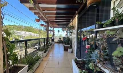 Oportunidade de negócio | Ampla casa com 03 Vagas de Garagem | 04 Dormitórios | Amplo living, cozinha, sala com sacada e linda vista para cidade!