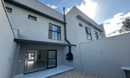 Sobrado Geminado próximo ao Batalhão - 135m² Privativos, 3 Dormitórios, 2 Vagas de estacionamento  e pronto para morar! O Seu Novo Lar