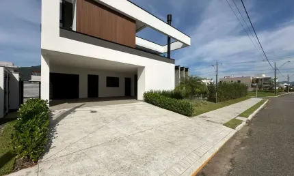 Viva agora o extraordinário! Condomínio Caledônia Private | Localizado em Camboriú | Tranquilidade, Segurança e Lazer! | Analisa Permuta!