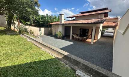 Localizado entre o bairro América e Costa e Silva essa casa tem seu diferencial! Agende sua visita e vamos conhecer essa oportunidade de negócio!