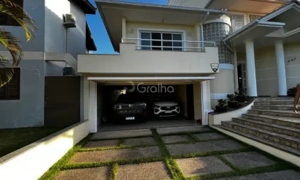 Casa com três quartos, sendo os 3 suítes - com piscina em jurerê internacional
