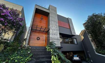 Triplex de alto padrão com 4 suítes em condomínio fechado no Bairro Campo Comprido!!