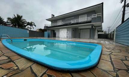 Sobrado com 5 quartos a 400 metros da praia, em Pontal do Paraná!
