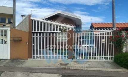 Casa com 03 quartos em excelente estado de conservação no Uberaba