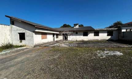 Casa térrea com 3 quartos com um amplo terreno em Campina Grande do sul!