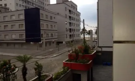 Guilhermina Apto a 50 metros da praia com 1 dorm sala, cozinha, wc area de serviço , garagem