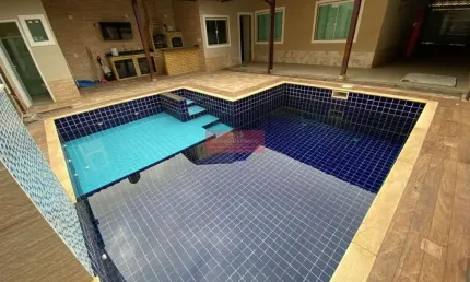 Belíssima casa linear com 3 quartos e piscina em Bangu
