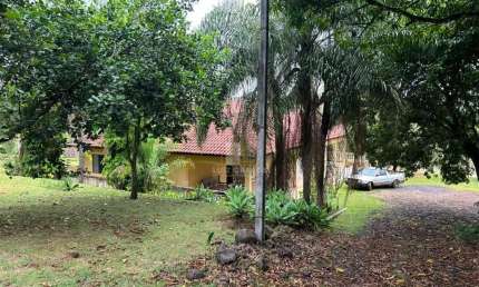 Chácara / sítio com 3 quartos à venda na Rua Silvério Campana, 1, Conjunto Habitacional Saltinho, Londrina