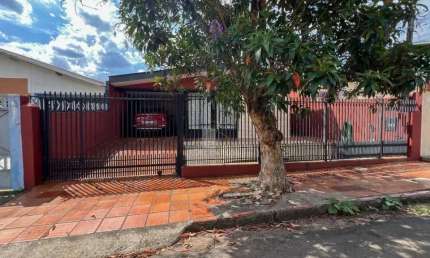 Casa com 3 quartos à venda na Vila Fujita, Londrina 
