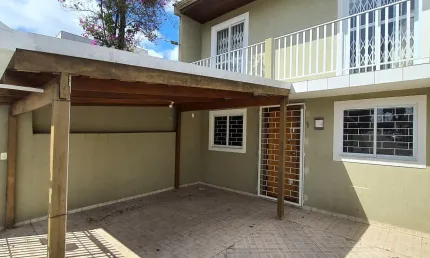 Sobrado Xaxim 3 quartos, garagem 2 carros e área gourmet