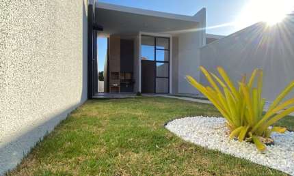 Lançamento, Linda casa plana com 03 suítes com um terreno diferenciado