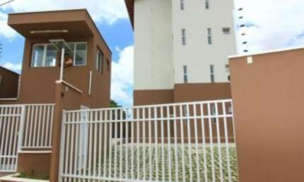 Apartamento térreo, Com 02 quartos, sendo 01, banheiro social.