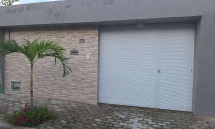 Casa plana com 02suítes, próximo do Centro do Eusébio