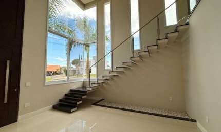inda Casa em Condomínio Fechado à Venda – Ampla, Completa e Sustentável!