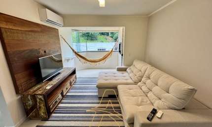 Apartamento Mobiliado com 2 Dormitórios e 2 Vagas Próximo ao Centro