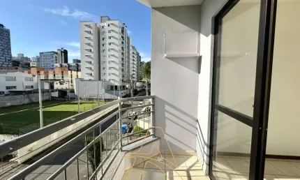 Apartamento com 2 Dormitórios e Sacada no Bairro Victor Konder