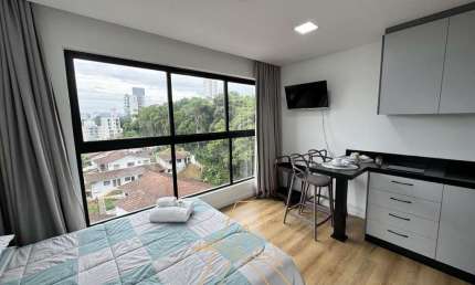 Loft Finamente Mobiliado com Garagem em Condomínio Completo