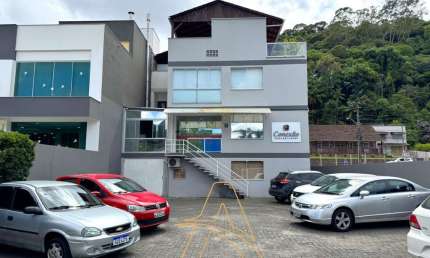 Sala Comercial Térrea com Garagem no Bairro Ponta Aguda