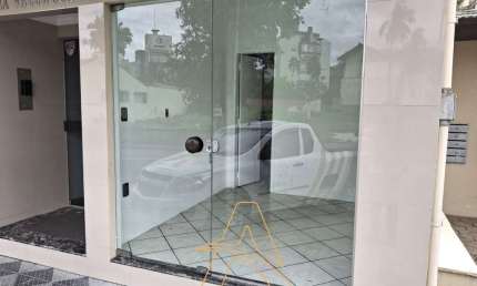 Sala Comercial Térrea com Vitrine no Bairro da Velha