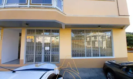 Sala Comercial Térrea com 58m² Localização Privilegiada no Bairro Água Verde