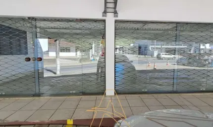 Sala Comercial Térrea com Estacionamento Rotativo em Frente
