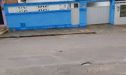 Casa para Venda em Fortaleza, Serrinha, 3 dormitórios, 1 suíte, 2 banheiros, 3 vagas