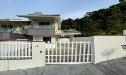 Casa com 3 quartos para alugar na Benjamino Pradi, 221, Barra do Rio Cerro, Jaraguá do Sul por R$ 3.100