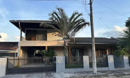 Casa com 3 quartos à venda na Henrique Talmann, 25, Czerniewicz, Jaraguá do Sul por R$ 1.100.000