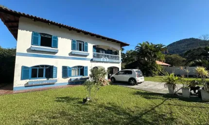 Casa com 3 quartos à venda na Rua Germano Marquardt, 146, Vila Lalau, Jaraguá do Sul por R$ 1.100.000