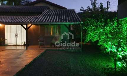 Casa com 2 dormitórios para alugar, 100 m² por R$ 2.400,00/mês - Ilha da Figueira - Jaraguá do Sul/SC