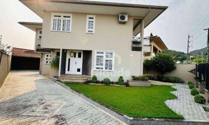 Casa com 1 suíte + 2 dormitórios para alugar, 279 m² por R$ 7.800/mês - Barra do Rio Cerro - Jaraguá do Sul/SC