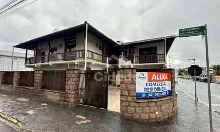 Casa com 4 dormitórios para alugar, 270 m² por R$ 6.500,00/mês - São Luís - Jaraguá do Sul/SC