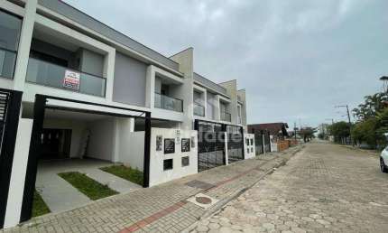Casa com 3 dormitórios para alugar, 142 m² por R$ 4.500,00/mês - Centro - Balneário Piçarras/SC