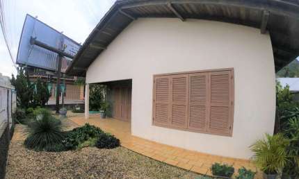 Casa com 3 dormitórios, 180 m² - venda por R$ 1.500.000,00 ou aluguel por R$ 5.000,00/mês - Baependi - Jaraguá do Sul/SC