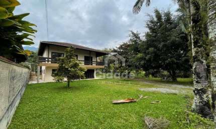 Casa com 3 dormitórios, 200 m² - venda por R$ 1.300.000,00 ou aluguel por R$ 4.000,00/mês - Barra do Rio Cerro - Jaraguá do Sul/SC