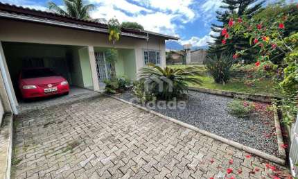 Casa com 2 dormitórios para alugar, 130 m² por R$ 3.000,00/mês - Centro - Jaraguá do Sul/SC