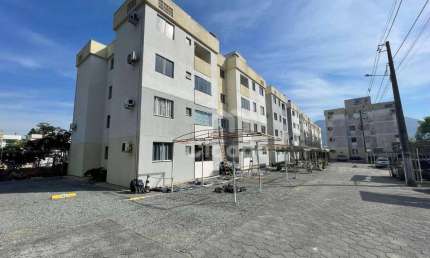 Apartamento com 2 dormitórios para alugar, 50 m² por R$ 1.675,00/mês - Ilha da Figueira - Jaraguá do Sul/SC