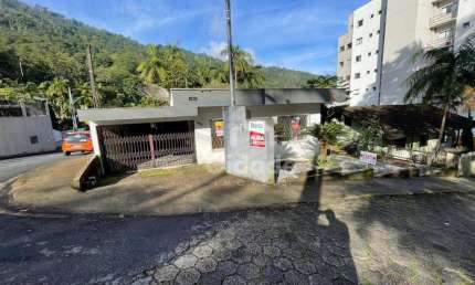 Casa com 3 dormitórios para alugar, 160 m² por R$ 4.800/mês - Vila Nova - Jaraguá do Sul/SC