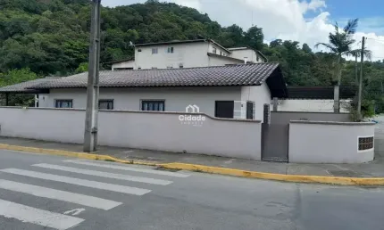 Casa com 3 quartos à venda na Genoveva Piseta, 293, Centro, Guaramirim por R$ 680.000