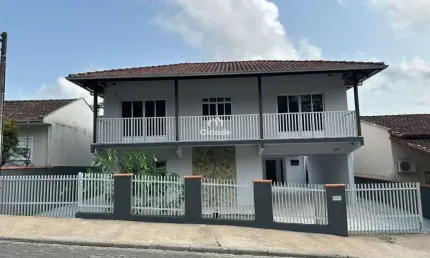 Casa com 3 quartos para alugar na Carla Rubia Drosse, 315, Rau, Jaraguá do Sul por R$ 3.000