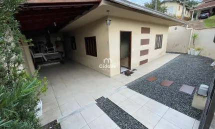 Casa com 2 quartos para alugar na Esmeraldina Junkes Klein, 21, Vila Lenzi, Jaraguá do Sul por R$ 3.200