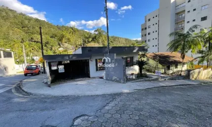 Casa com 3 quartos para alugar na Ângelo Torinelli, 262, Vila Nova, Jaraguá do Sul por R$ 3.000