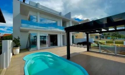 Casa Frente Mar para Venda em Garopaba, Centro de Garopaba, 5 dormitórios, 4 suítes, 6 banheiros, 4 vagas