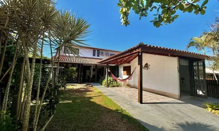 Casa para Venda em Garopaba, Centro de Garopaba, 4 dormitórios, 2 suítes, 2 banheiros, 1 vaga