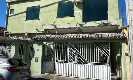 Vendo Ampla Casa em condomínio Fechado - 04 Quartos - Duplex - Quintal - 02 Vagas