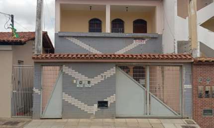 Casa com 3 quartos para alugar na Rua Poty, Alto Maron, Vitória da Conquista