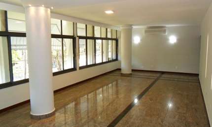 Vendo fantástico 03 quartos com suíte e closet na SQS 305!