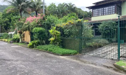 Agradável casa em condomínio 4 quartos em Vargem Grande