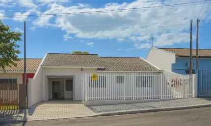 Casa Espaçosa com Energia Solar e Sobra de Terreno, Bairro Padovani. 3 Quartos e 3 Vagas de Garagem. 250 mt.