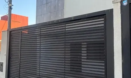Sobrado Novo no Coqueiral | 105 m² | Suíte com Closet + 2 Quartos | 2 Vagas